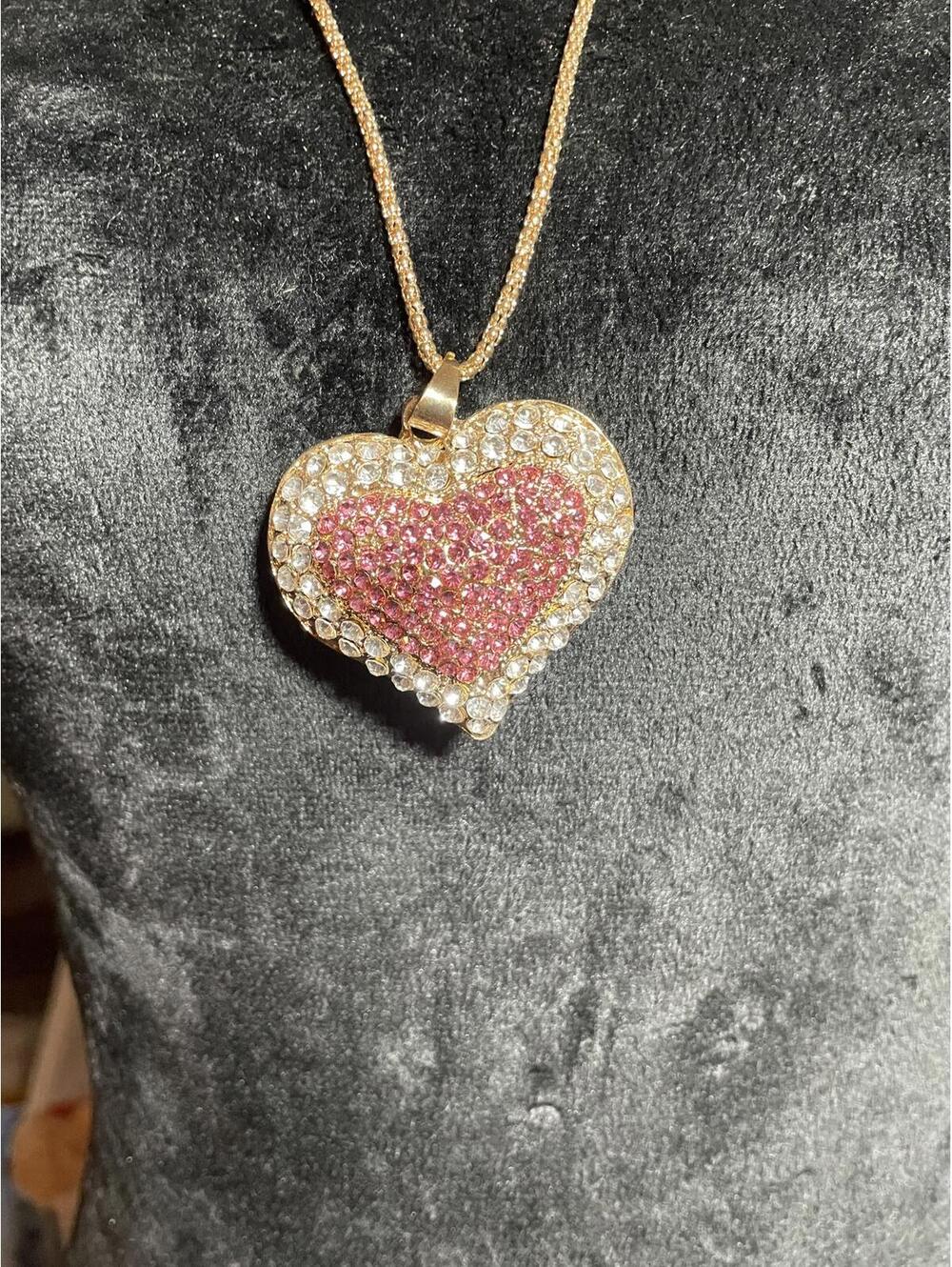 BETSEY JOHNSON BEAUTIFUL CRYSTAL & PINK HEART PENDANT NECKLACE